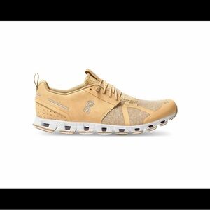 On Running Womens Terry Sneakers in Dune SZ 7